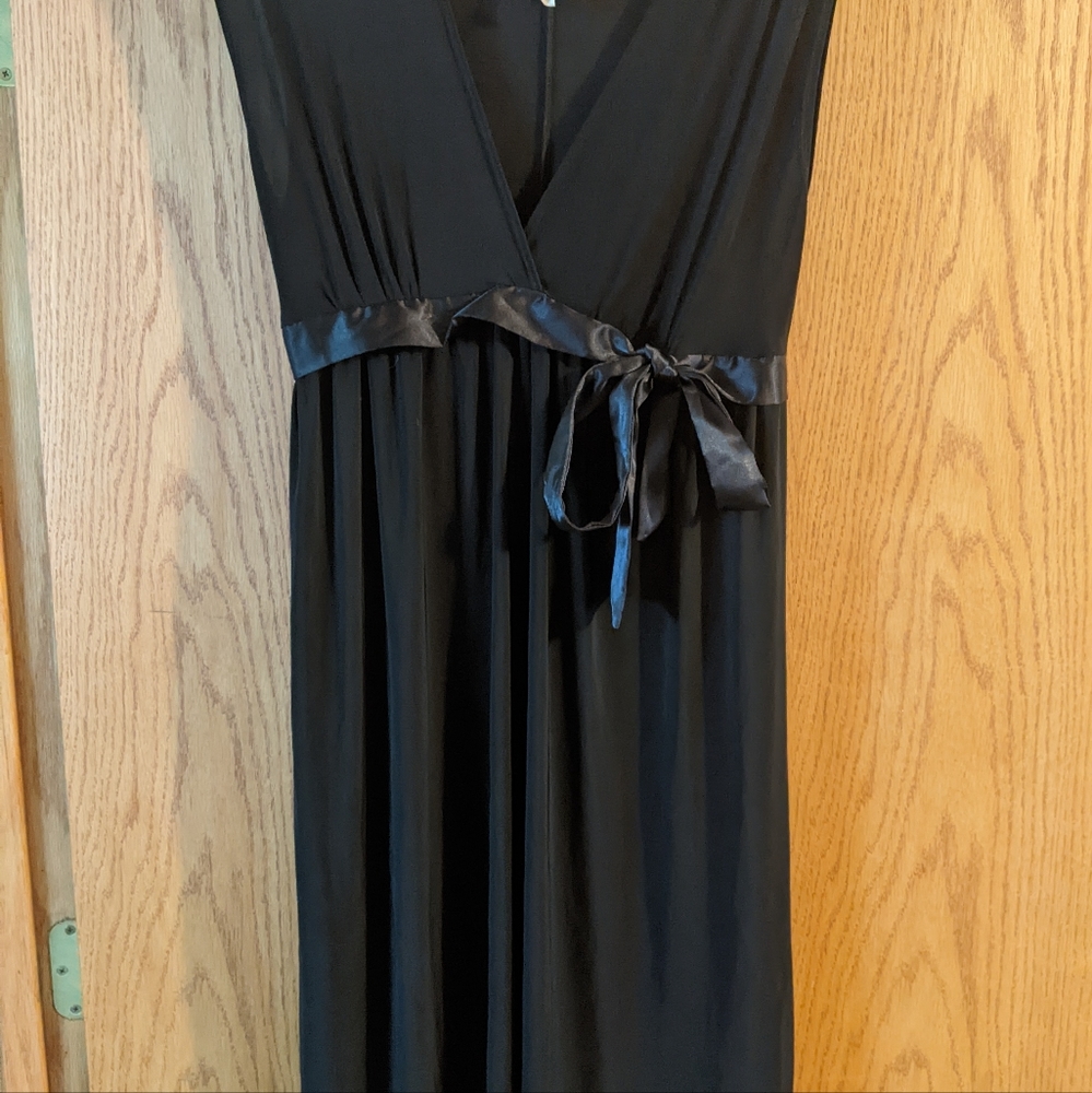 Khaki Krew, little black dress.